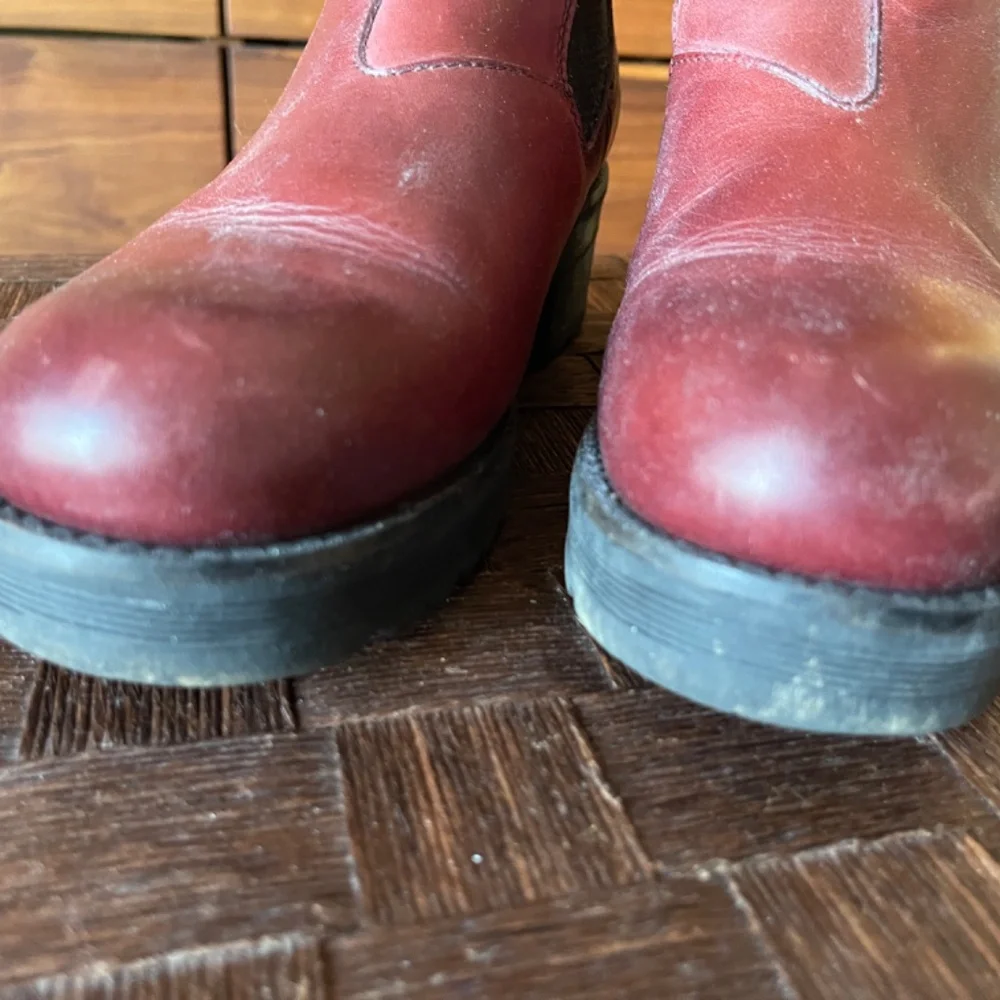 Swedish Clarisse Chelsea Boot from Ten Points